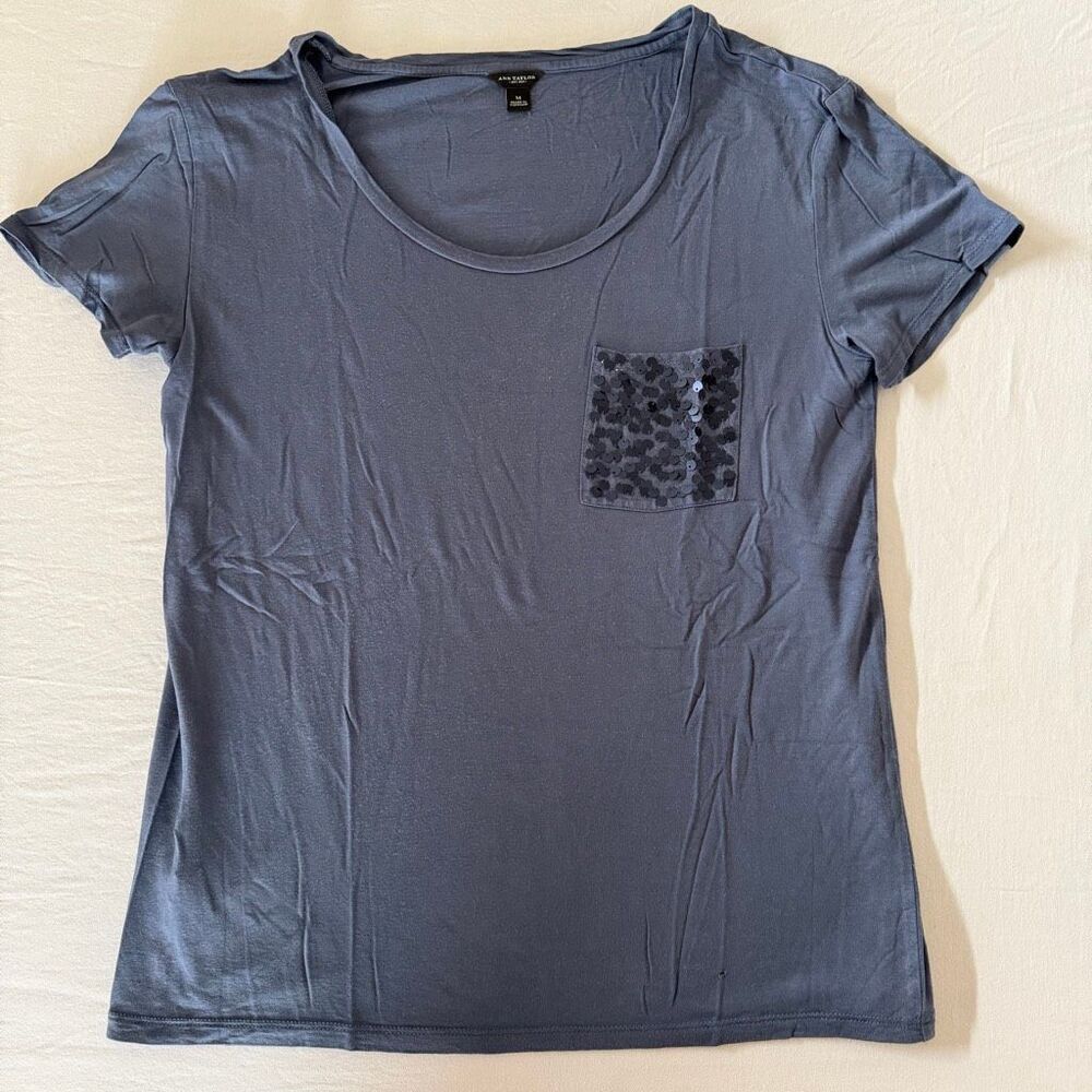 Ann Taylor | Blueberry Scoop Neck Tee | Sequin Pocket | Size M | Fair Condition